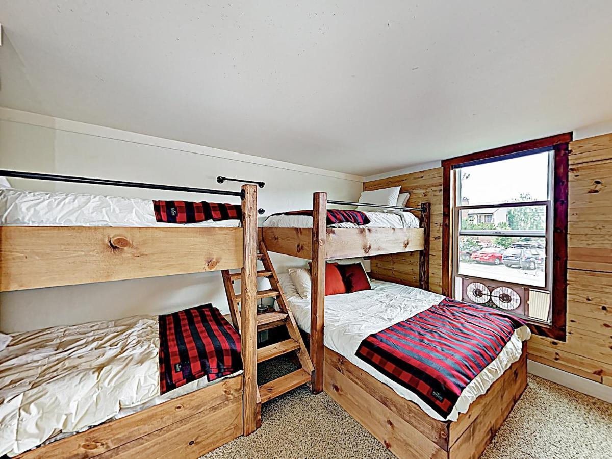 Popular attractions Area Nearby Property